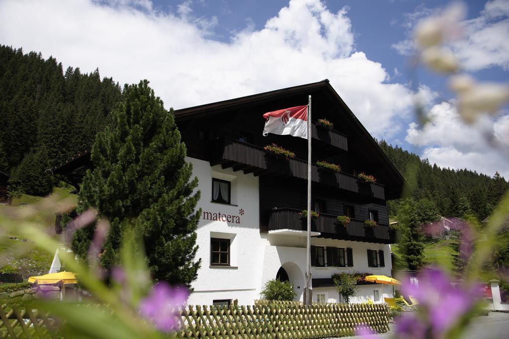 Familienhotel Mateera Gargellen / Montafon Exteriör bild